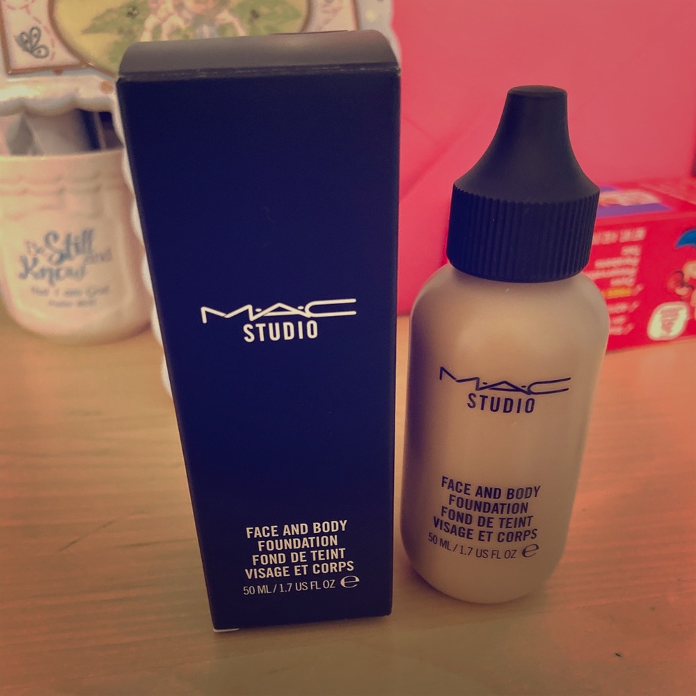 Mac face & body foundation shade C4